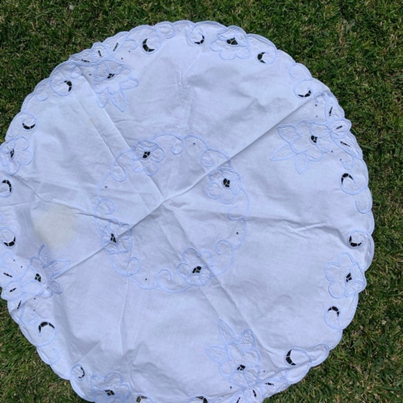 Table Cloths - Picture 1 of 6